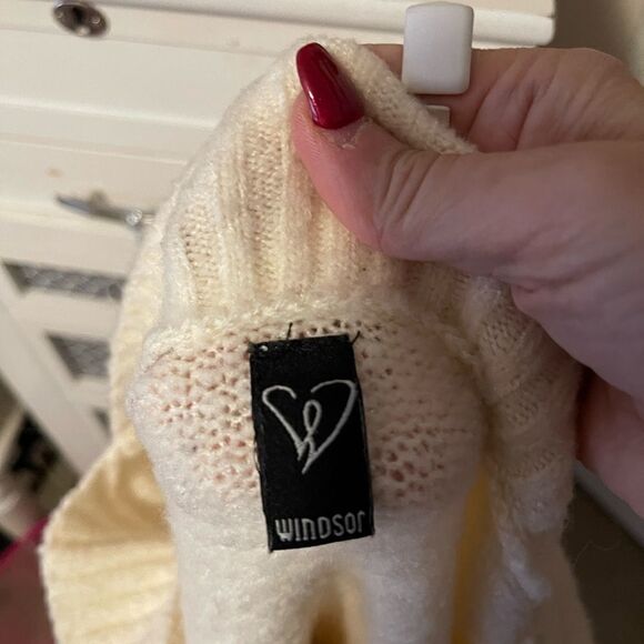 $2/15 Ivory longsleeve Sweater - Picture 2 of 5